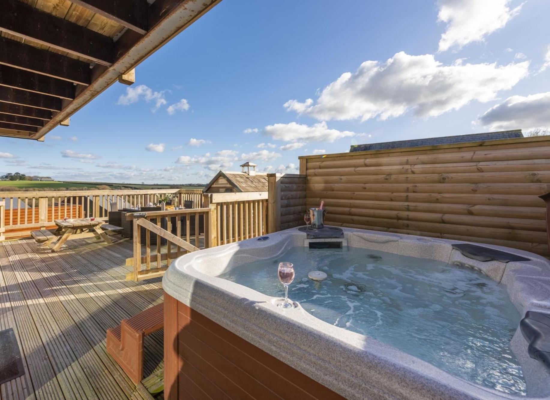 Lodge 40, Retallack Resort & Spa St Columb Major Exterior photo